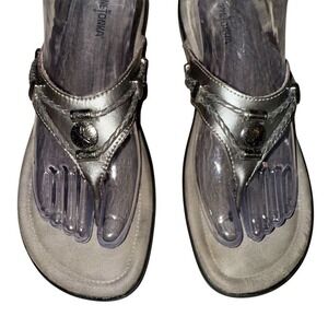 Minnetonka Women's Silverthorne Thong Sandals‎ Size 10 Silver Casual Summer